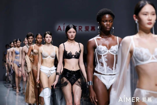 谁在定义我们怎么穿？爱慕开启了一件衣橱“配角”的逆袭 