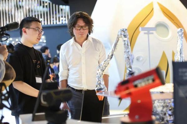 对话许知远，觅星光年获得《十三邀》制作人高度认可