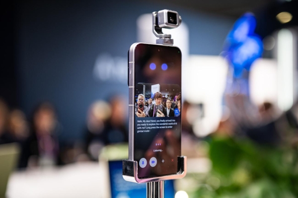 京东与荣耀签署战略合作协议 明确未来三年全渠道销售额破千亿目标