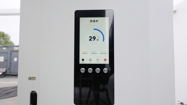 一千公里不间断！华为兆瓦超充助力重卡长途运输迈入全电物流新时代 