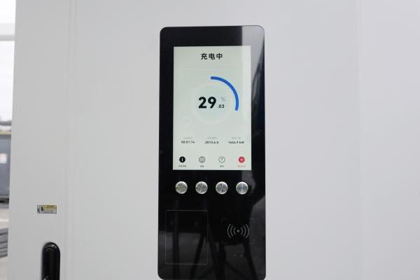 一千公里不间断！华为兆瓦超充助力重卡长途运输迈入全电物流新时代 