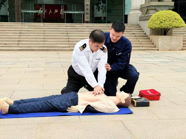 黄金6分钟，一场与死神的赛跑：国贸员工上演“教科书式”极速救援 