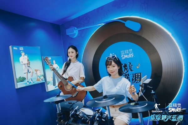 即刻「蓝」调，中乔体育携手蓝精灵掀起一波夏日限定潮流 