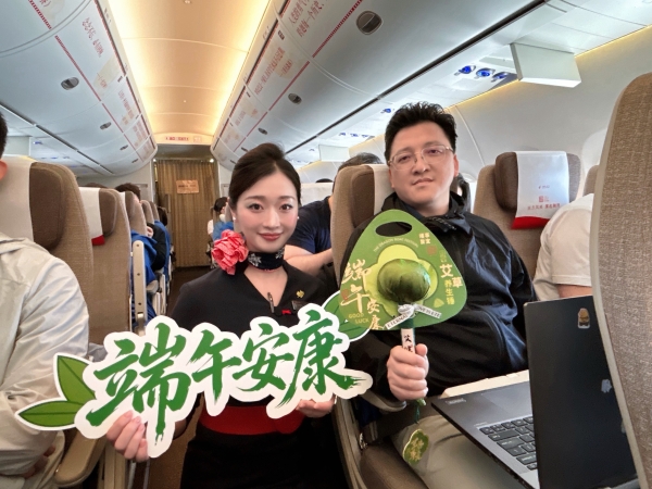云端过端午，东航两个端午节主题航班从上海起飞