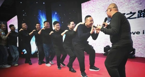 “11万张照片，我在镜头后面记录胖东来调改全程”
