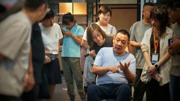 “11万张照片，我在镜头后面记录胖东来调改全程”