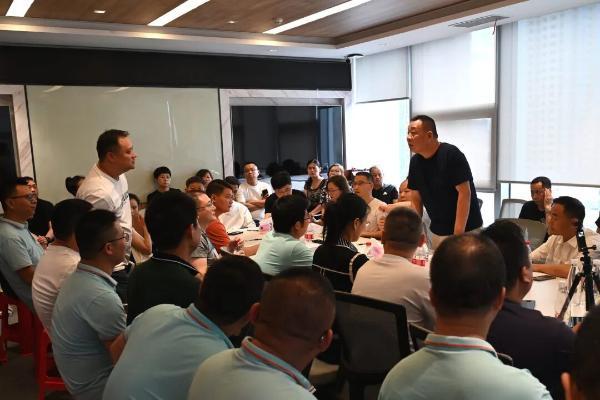 “11万张照片，我在镜头后面记录胖东来调改全程”