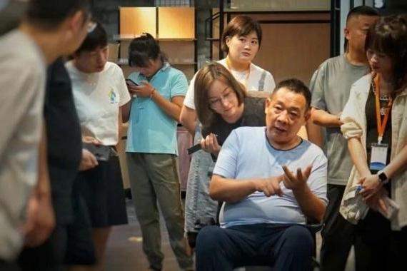 “11万张照片，我在镜头后面记录胖东来调改全程”