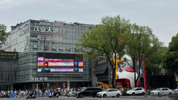 全球最大蜜雪冰城旗舰店开业，我们去现场看了看