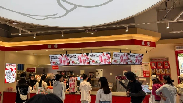 全球最大蜜雪冰城旗舰店开业，我们去现场看了看