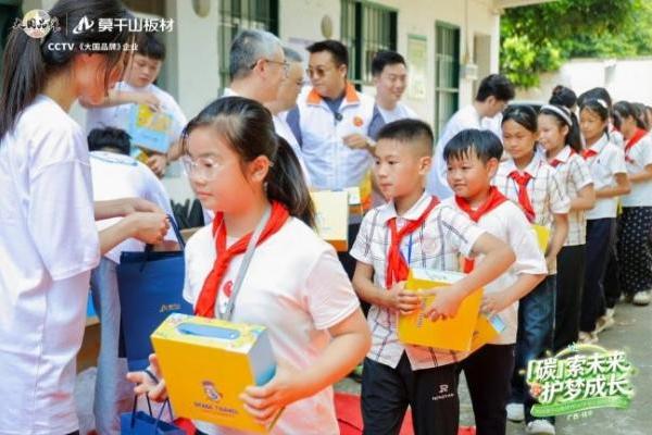 从家居环保到校园公益：莫干山板材如何用一块板材托举乡村阅读梦？ 