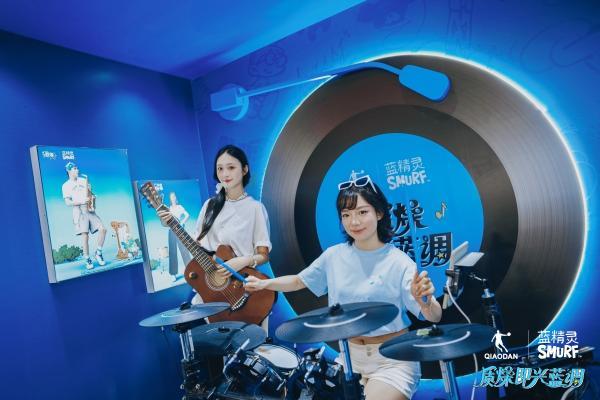 即刻「蓝」调，中乔体育携手蓝精灵掀起一波夏日限定潮流 