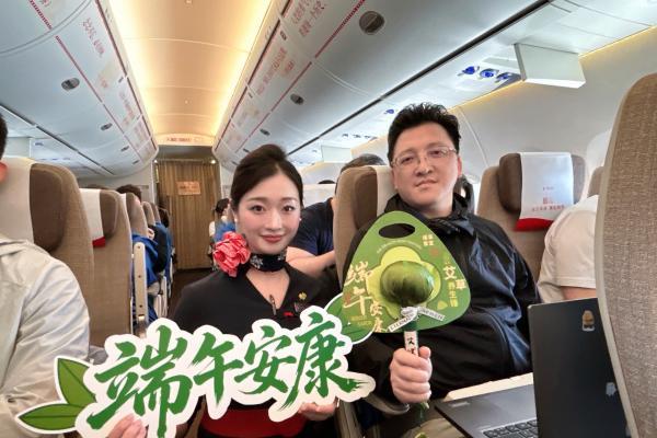 云端过端午，东航两个端午节主题航班从上海起飞