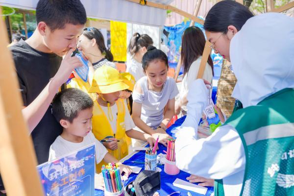 席卷全国20余城的蓝色行动，从一个塑料瓶的“新生”开始 