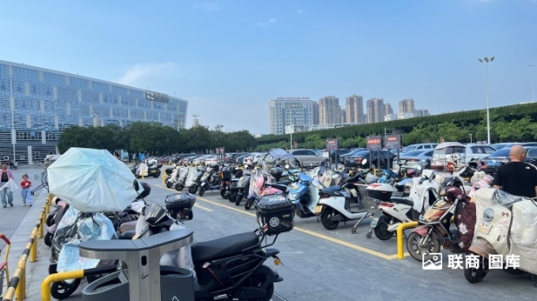 永辉超市福州奥体店荣获联商奖“2025年度好门店”