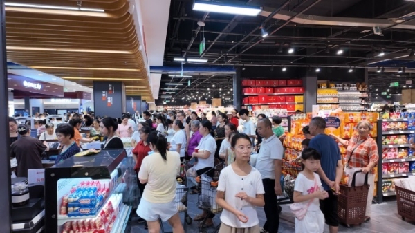 经过1个月筹备，达州世纪隆生活广场三里店调改开业