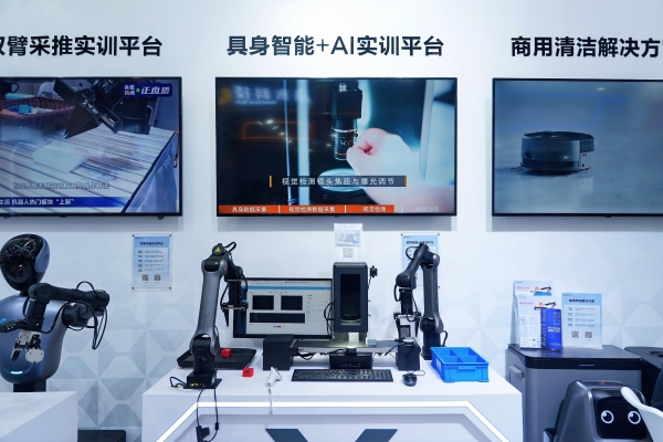 MAXHUB机器人亮相WRC2026：以七大场景方案交出具身智能落地答卷 