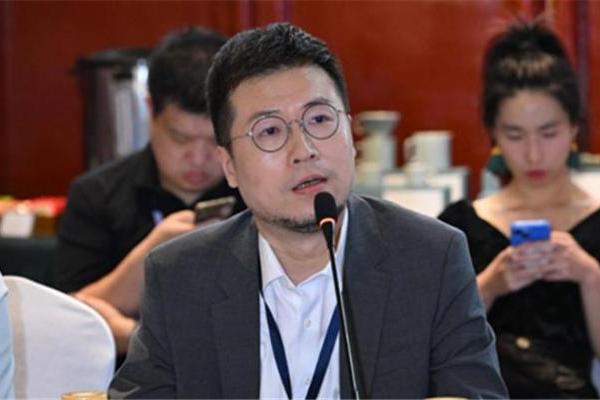 金鹰商贸CEO黄萌离职，履新不到半年