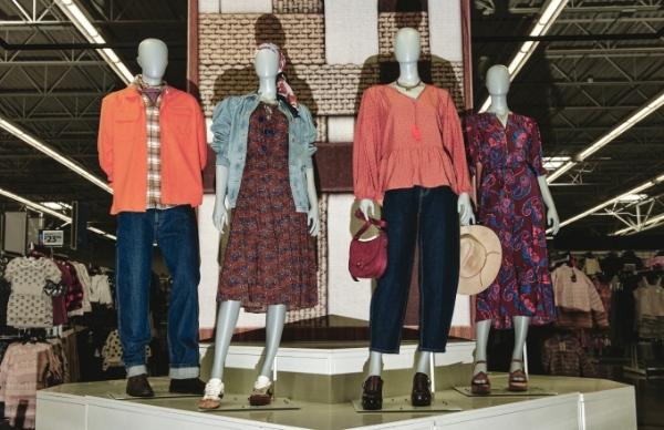 沃尔玛推出新服装品牌Scenario，主要面向年轻女性