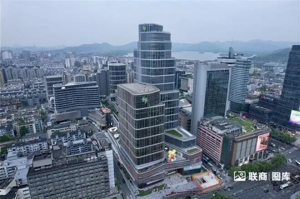 2026年上半年新开145家购物中心，万达罕见零开业