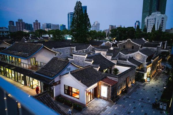 2026年上半年新开145家购物中心，万达罕见零开业