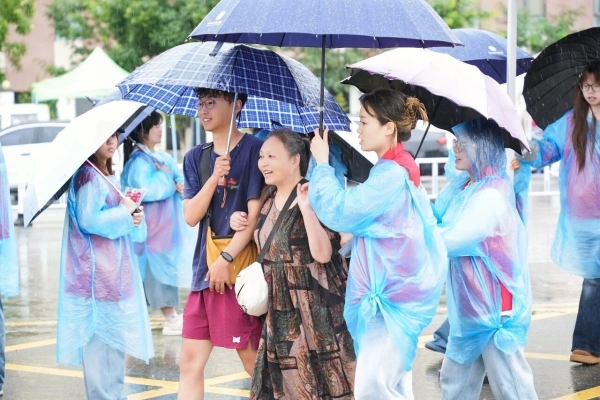 雨中迎新暖人心，多维启梦育新人——兰州信息科技学院2026级新生报到工作圆满结束 