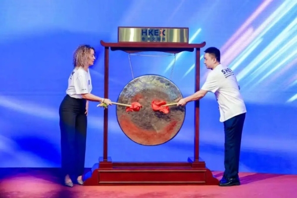 SHEIN希音正式上市，市值超1900亿港元