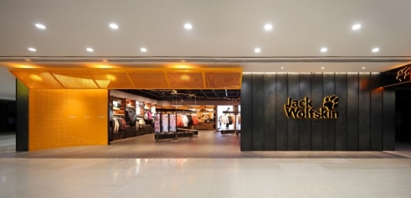 狼爪全球新形象门店陆续亮相，“为行致远”开启新篇章