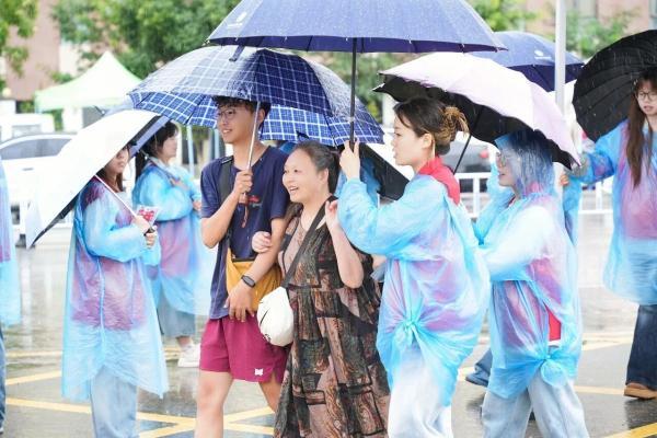 雨中迎新暖人心，多维启梦育新人——兰州信息科技学院2026级新生报到工作圆满结束 