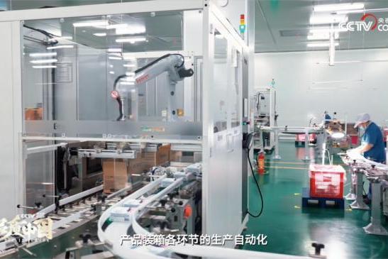 央视网《品质中国》再度探访淘淘氧棉工厂，携手"一日溯源体验官" 杨紫见证消毒级卫生巾的生产 