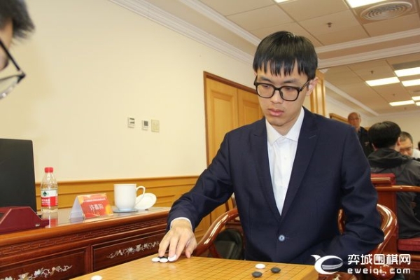 倡棋杯柯潔戰勝黨毅飛 羋昱廷江維杰王星昊進四強