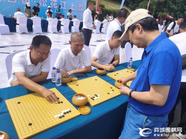 女甲长白山站正式开始 捐赠仪式指导棋助力围棋发展