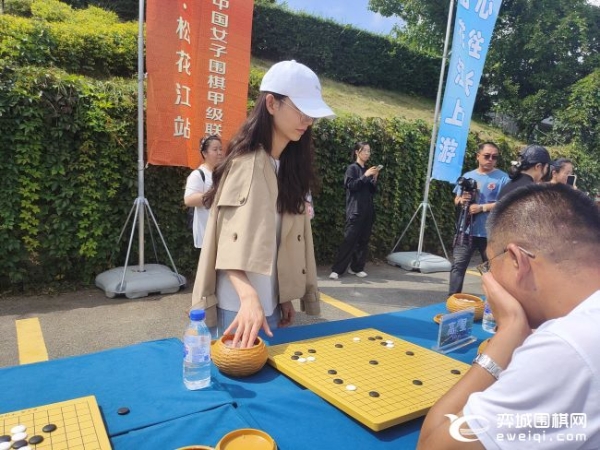 女甲长白山站正式开始 捐赠仪式指导棋助力围棋发展