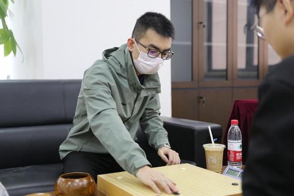 中国围棋棋王争霸赛第二轮补赛 杨鼎新胜陈贤进八强