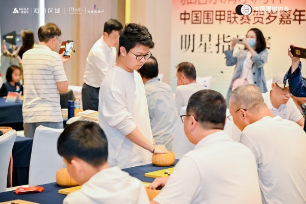 围甲嘉年华明星指导棋气氛欢乐 俞斌妙语引全场大笑