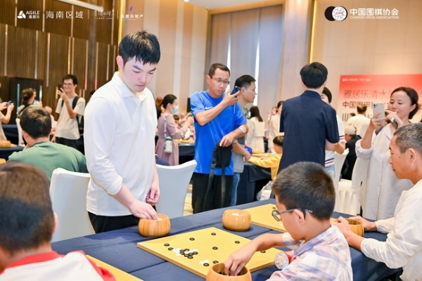 围甲嘉年华明星指导棋气氛欢乐 俞斌妙语引全场大笑