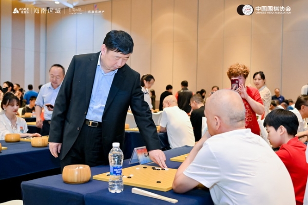 围甲嘉年华明星指导棋气氛欢乐 俞斌妙语引全场大笑