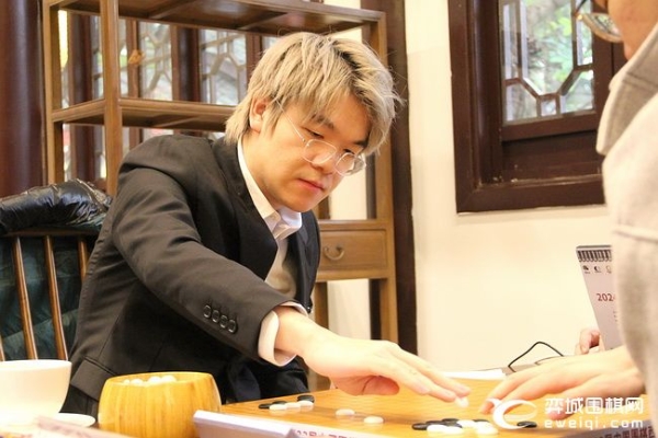 西南棋王赛柯洁完胜丁浩三进决赛 将与范廷钰争冠