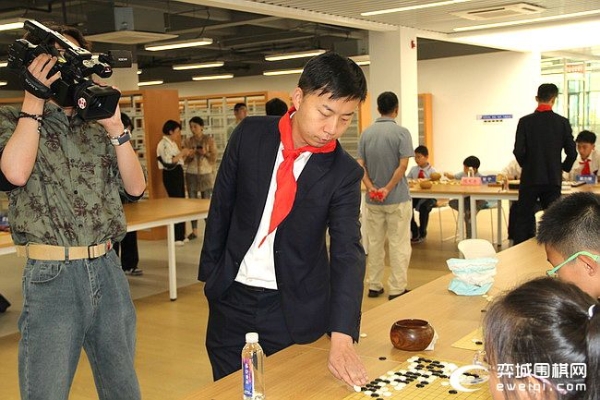 与围棋国手面对面 王汝南等走进长兴华盛达实验学校