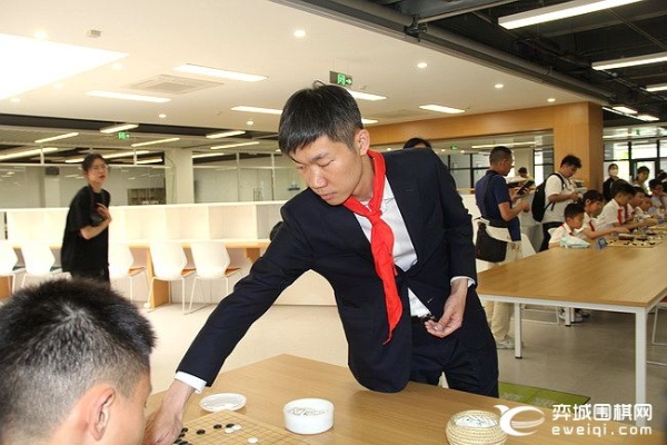 与围棋国手面对面 王汝南等走进长兴华盛达实验学校