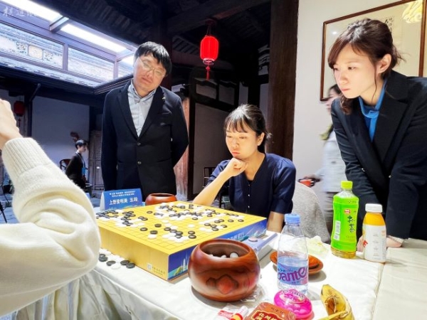 日本选手上野世界赛夺冠 将对手统统锤倒