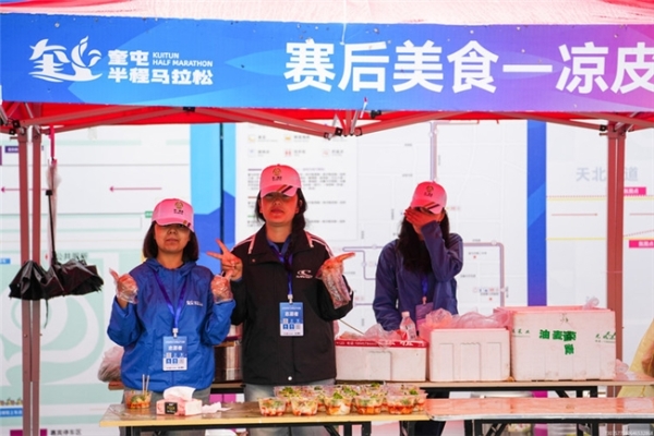 2025新疆奎屯兵地融合半程马拉松暨中国田径协会10公里精英赛（奎屯站）鸣枪起跑