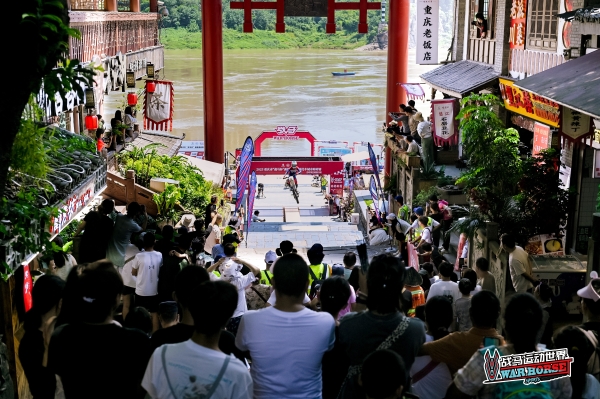 战马新能源越野摩托车赛燃擎山城重庆
