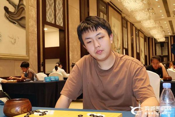 首届嘉兴周懒予杯赛程过半 叶长欣周子弈全胜领跑