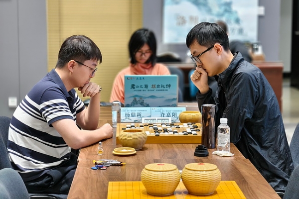 棋圣战时越李轩豪杨鼎新出局 芈昱廷丁浩等晋级八强