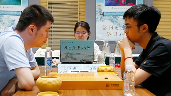 棋圣战时越李轩豪杨鼎新出局 芈昱廷丁浩等晋级八强