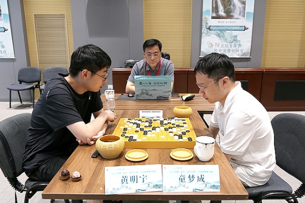 棋圣战时越李轩豪杨鼎新出局 芈昱廷丁浩等晋级八强