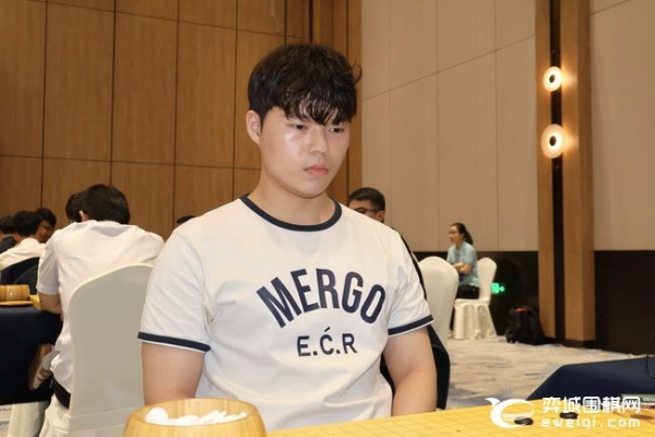 辜梓豪擒卞相壹 丁浩逆转姜东润 16强中国占14席