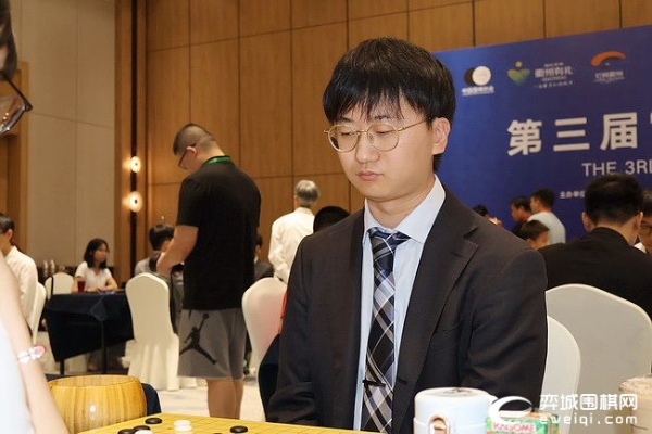 辜梓豪擒卞相壹 丁浩逆转姜东润 16强中国占14席