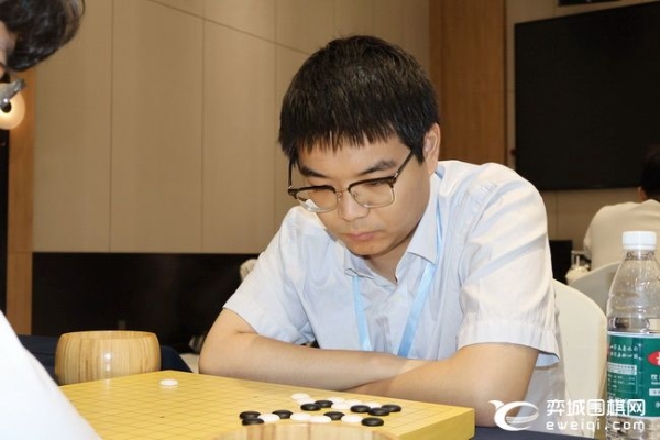 辜梓豪擒卞相壹 丁浩逆转姜东润 16强中国占14席